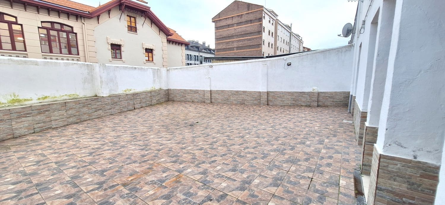 Commercial for sale in Castrillon - € 215,000 (Ref: 9581431)