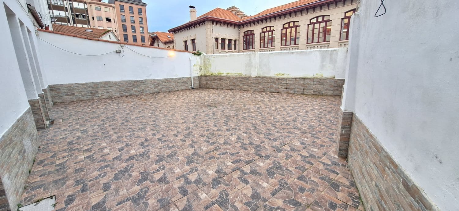 Commercial for sale in Castrillon - € 215,000 (Ref: 9581431)