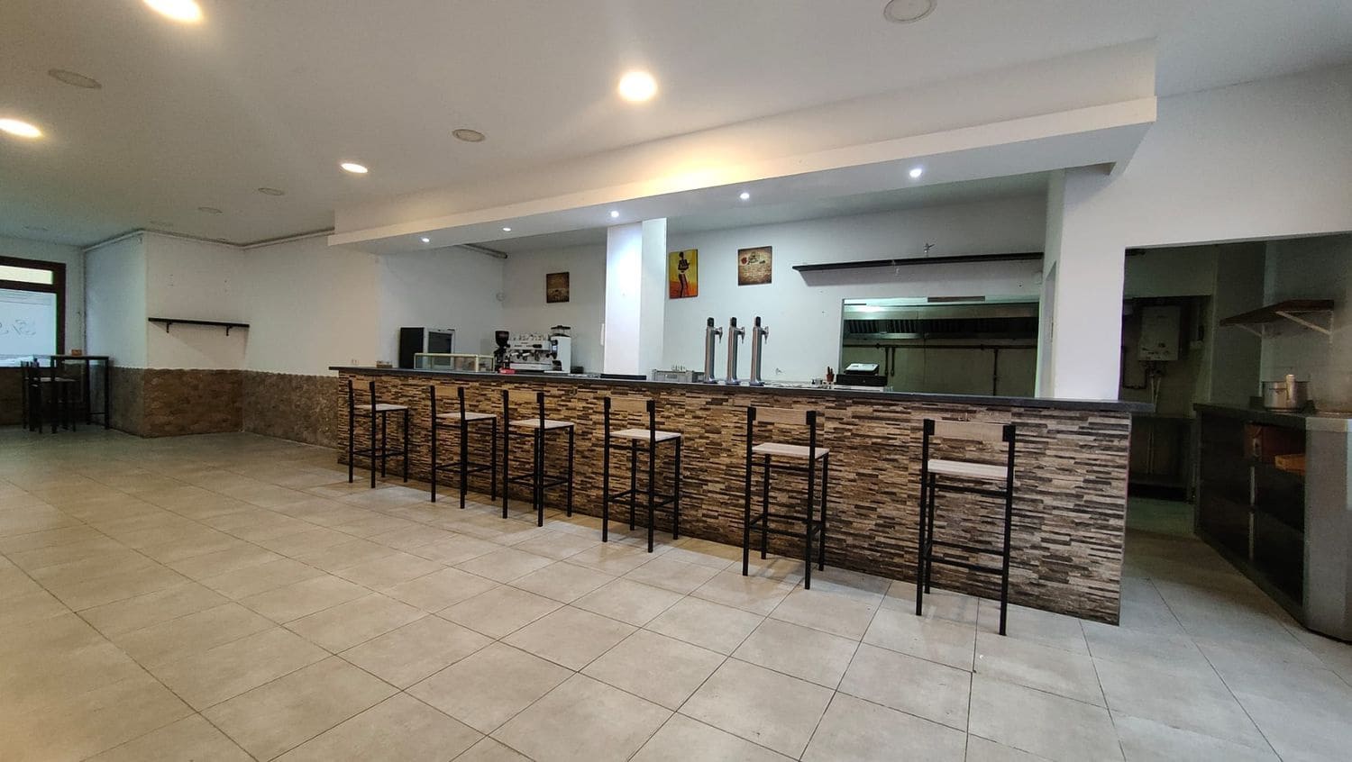 Commercial for sale in Castrillon - € 215,000 (Ref: 9581431)