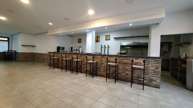 Comercial para venda em Castrillón - 215 000 € (Ref: 9581431)