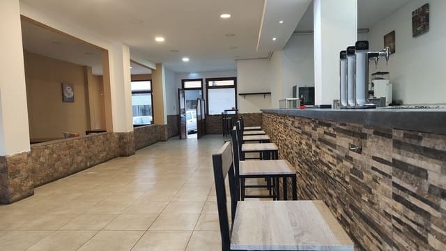 Comercial para venda em Castrillón - 215 000 € (Ref: 9581431)