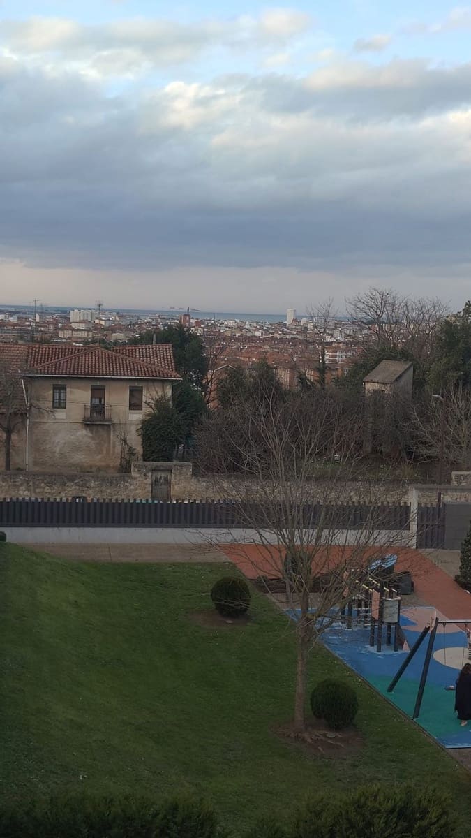 2 bedroom Apartment for rent in Gijon with pool garage - € 1,300 (Ref: 9585419)