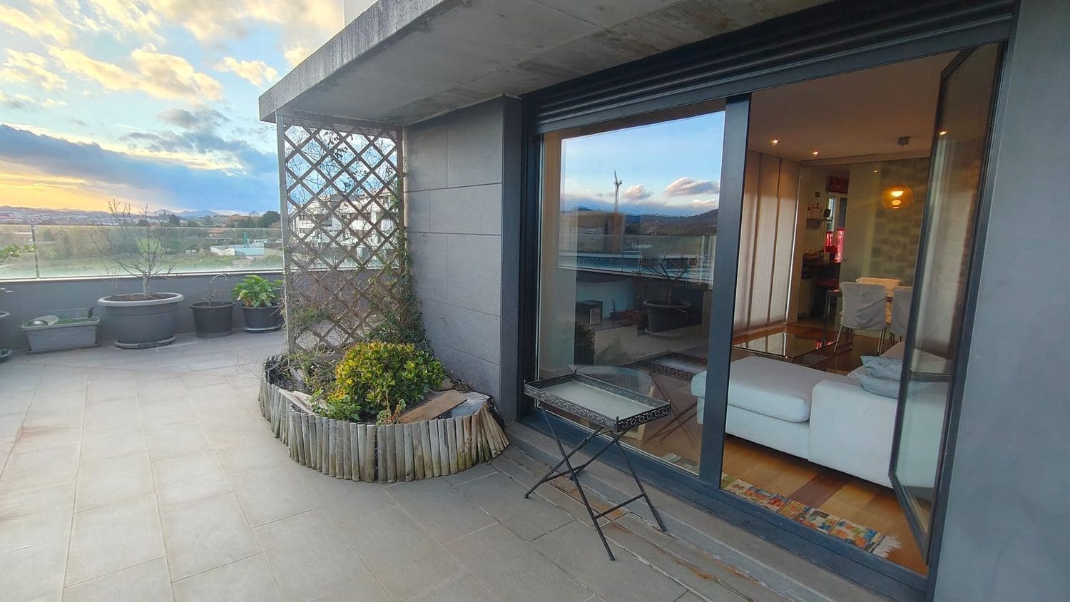 2 bedroom Apartment for rent in Gijon with pool garage - € 1,300 (Ref: 9585419)