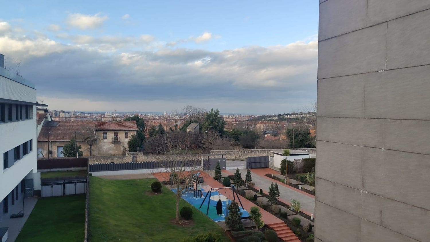 2 bedroom Apartment for rent in Gijon with pool garage - € 1,300 (Ref: 9585419)