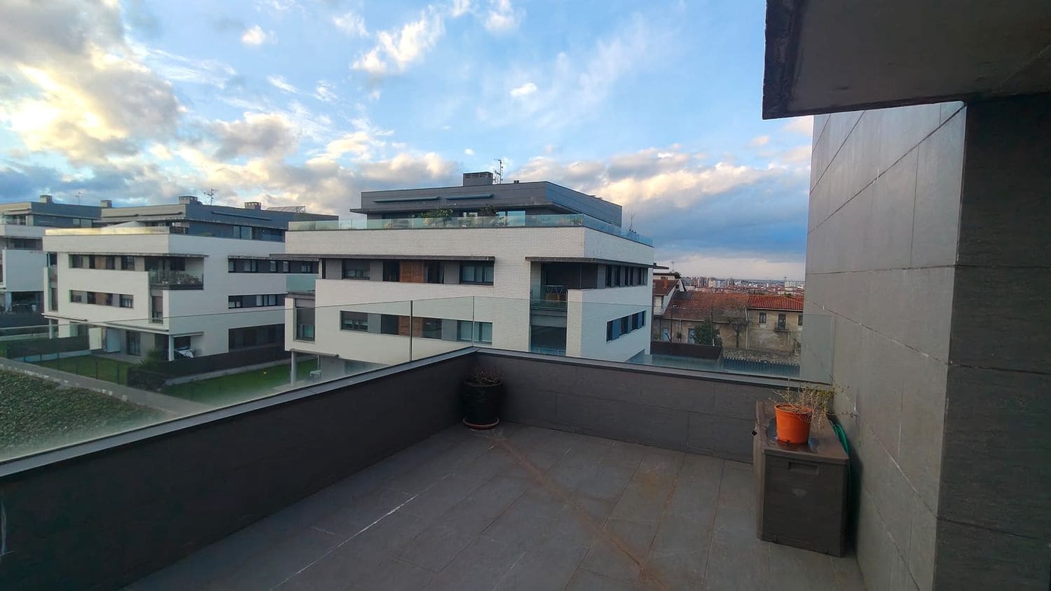 2 bedroom Apartment for rent in Gijon with pool garage - € 1,300 (Ref: 9585419)