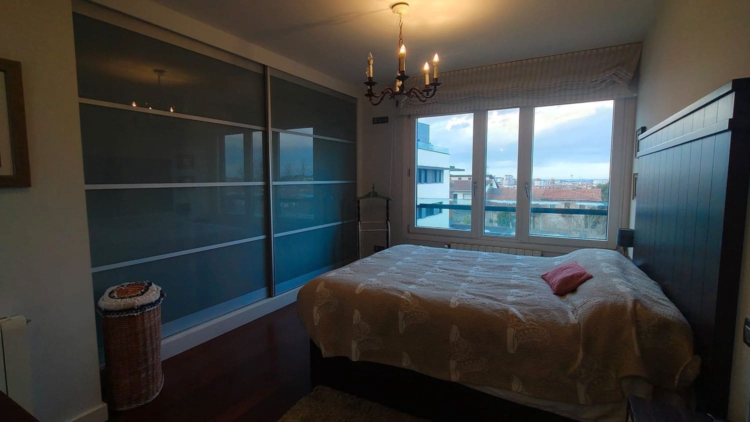 2 bedroom Apartment for rent in Gijon with pool garage - € 1,300 (Ref: 9585419)