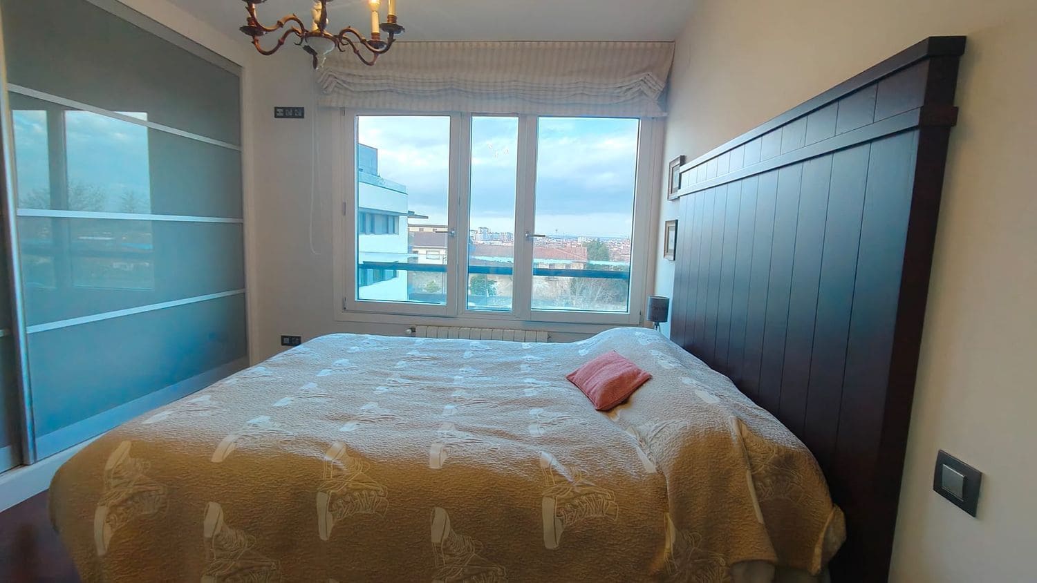 2 bedroom Apartment for rent in Gijon with pool garage - € 1,300 (Ref: 9585419)