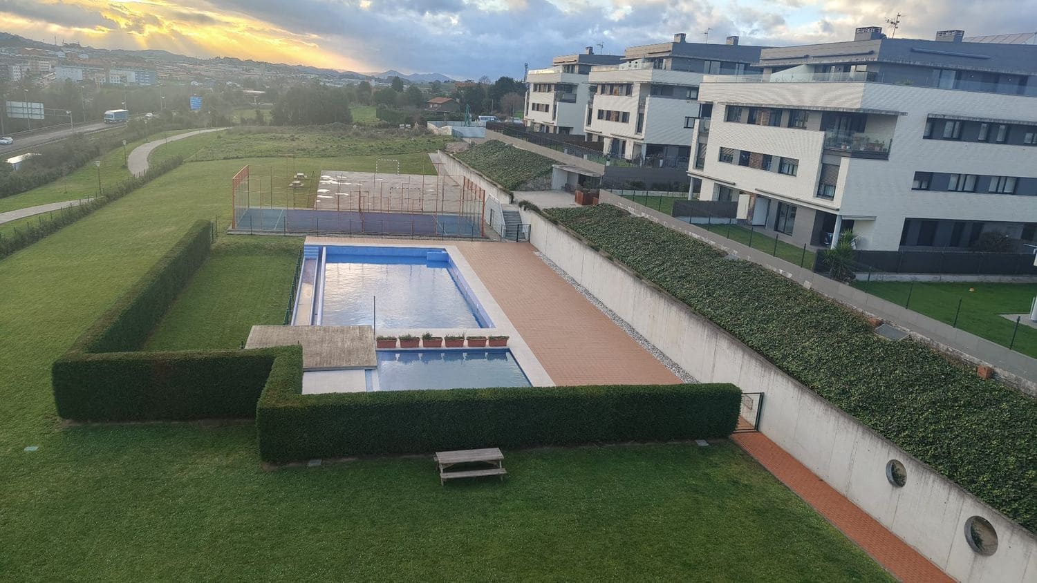 2 bedroom Apartment for rent in Gijon with pool garage - € 1,300 (Ref: 9585419)