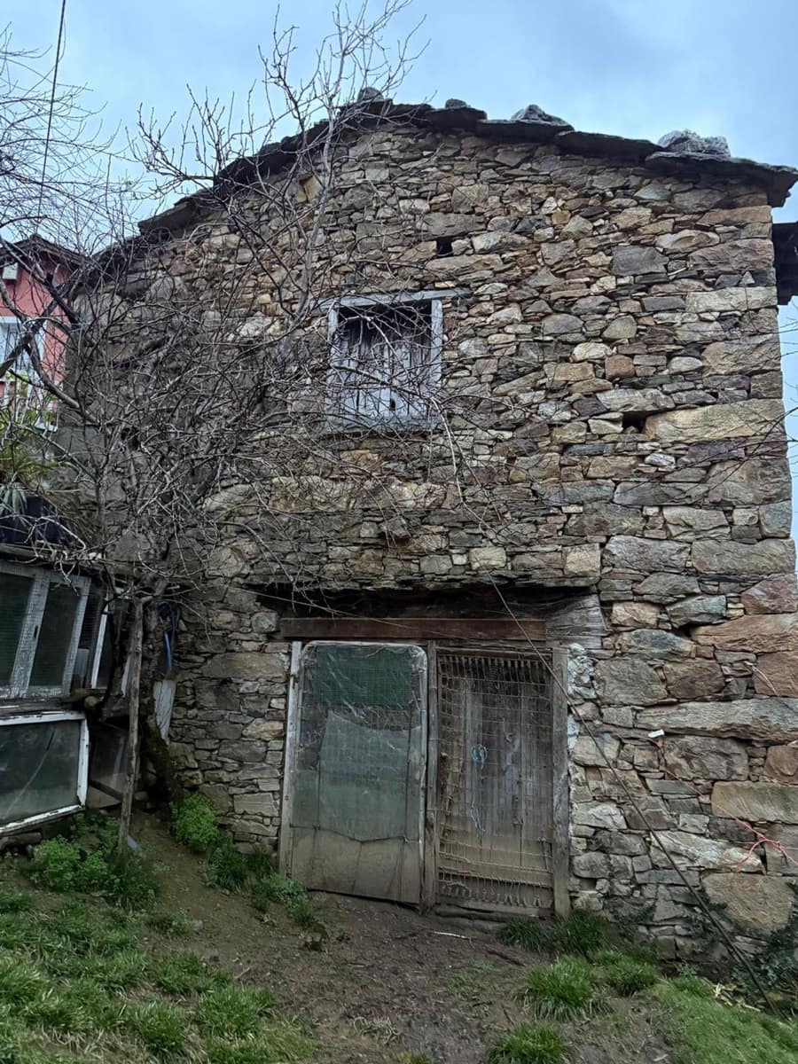 Finca/Country House for sale in Luarca with garage - € 15,000 (Ref: 9590503)