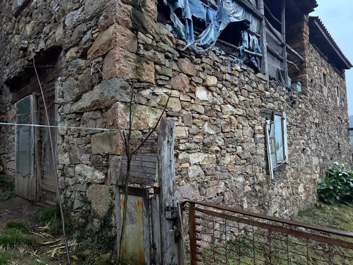 Finca/Country House for sale in Luarca with garage - € 15,000 (Ref: 9590503)