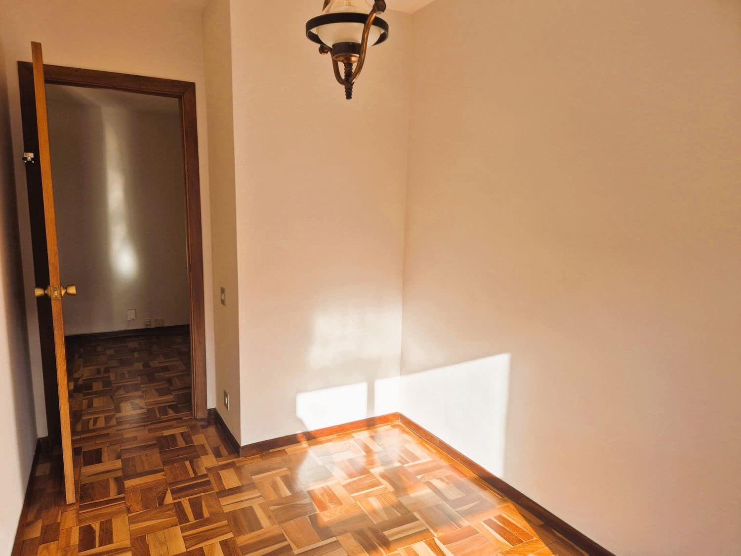 4 sypialnia Apartament do wynajęcia w Gijon z garażem - 1 200 € (Ref: 9614759)