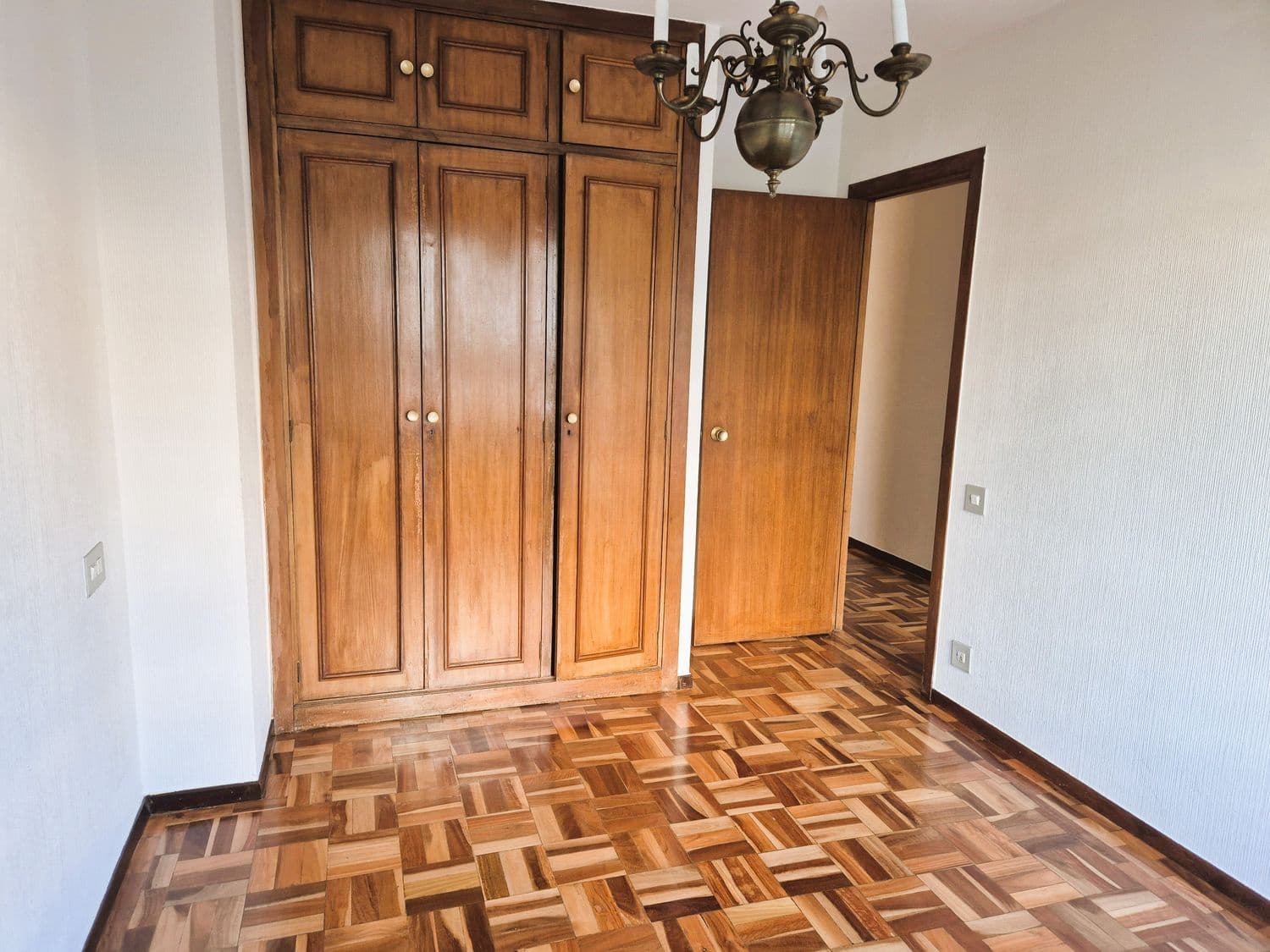 4 sypialnia Apartament do wynajęcia w Gijon z garażem - 1 200 € (Ref: 9614759)