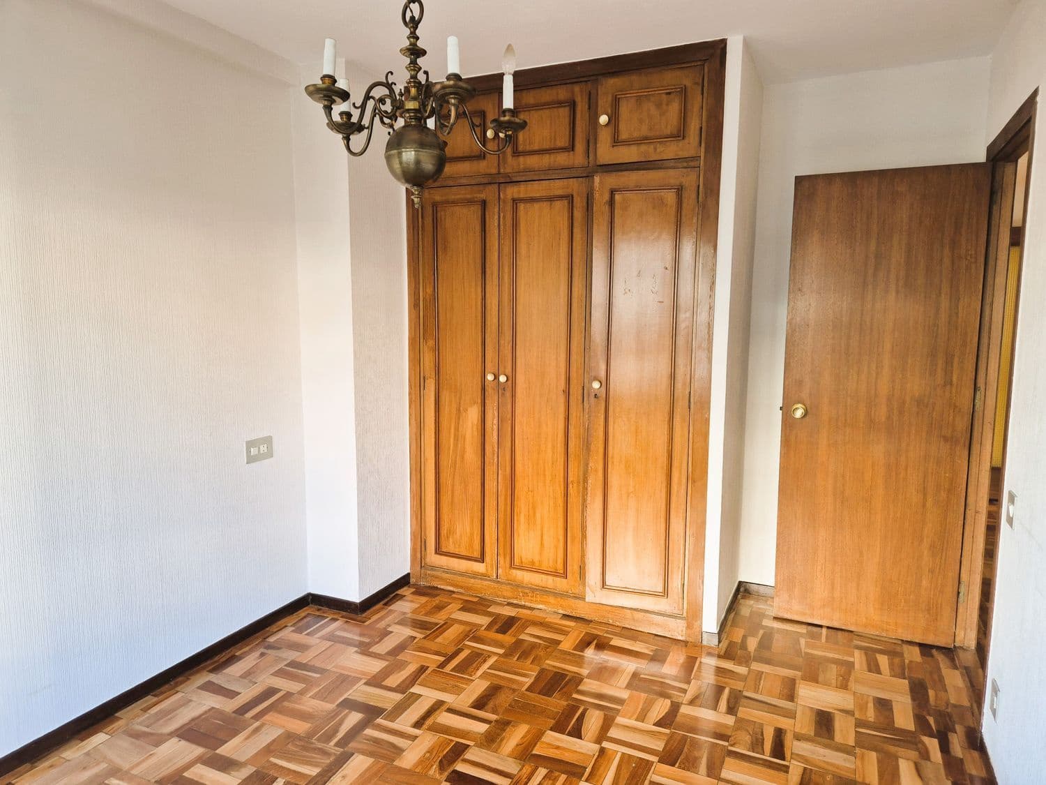 4 sypialnia Apartament do wynajęcia w Gijon z garażem - 1 200 € (Ref: 9614759)