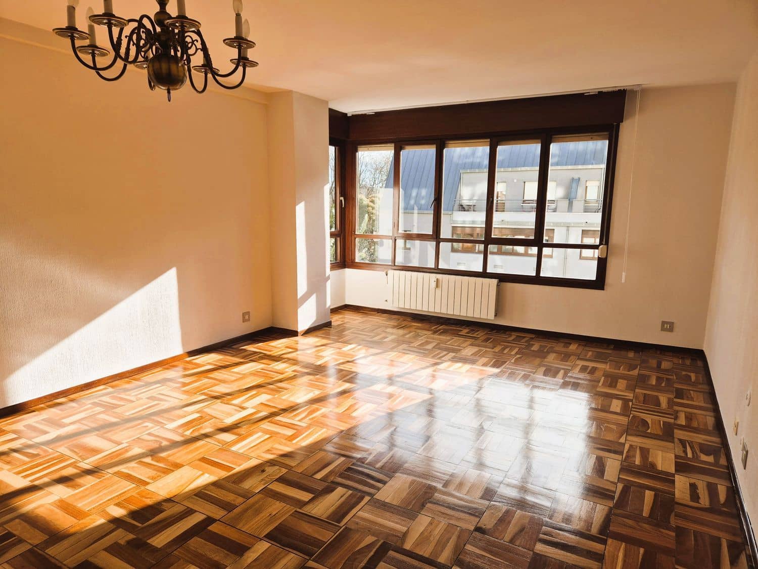 4 sypialnia Apartament do wynajęcia w Gijon z garażem - 1 200 € (Ref: 9614759)