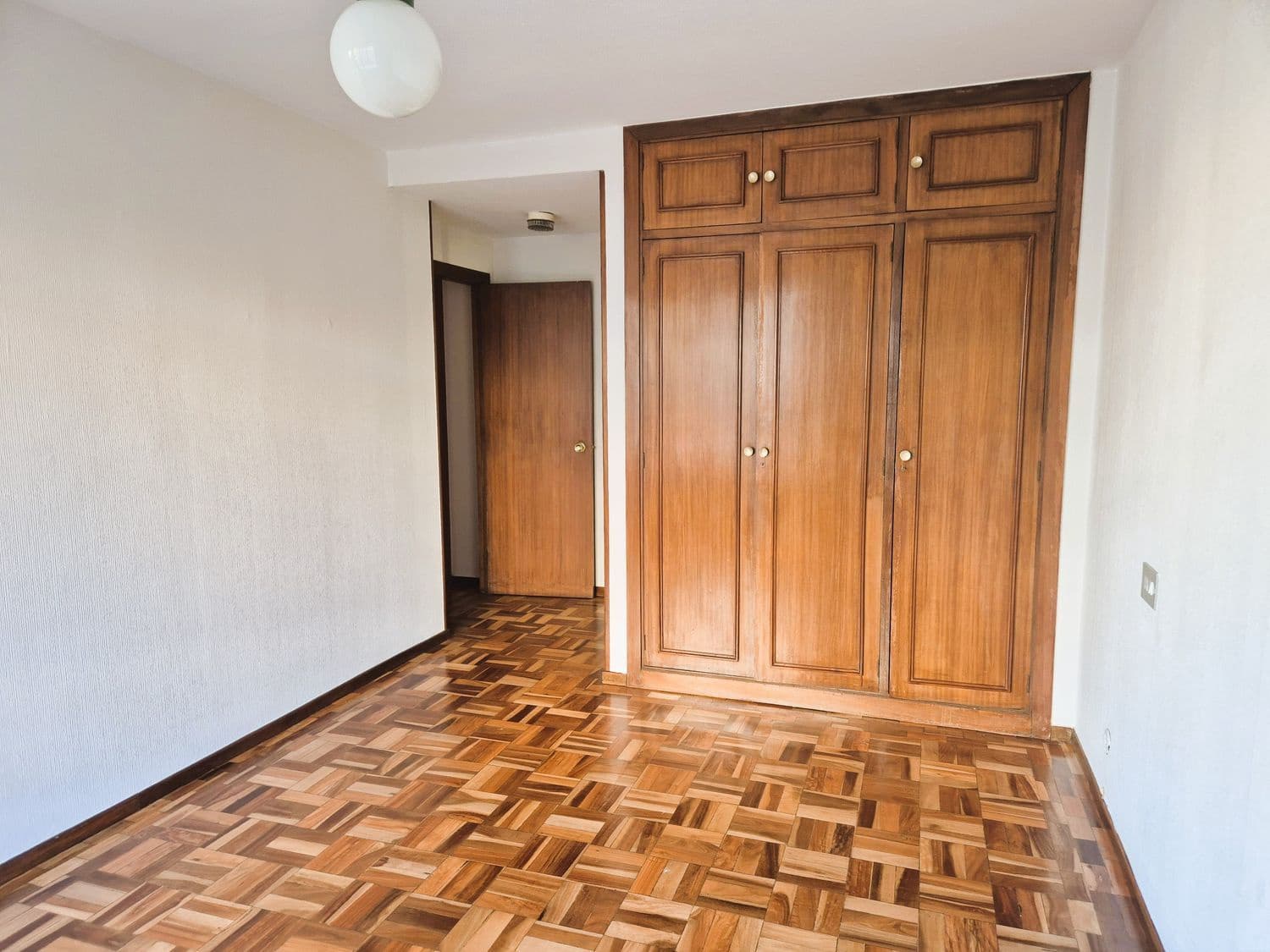 4 sypialnia Apartament do wynajęcia w Gijon z garażem - 1 200 € (Ref: 9614759)