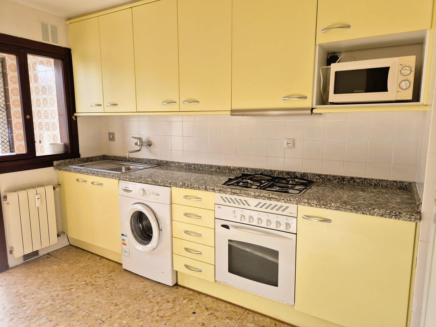 4 sypialnia Apartament do wynajęcia w Gijon z garażem - 1 200 € (Ref: 9614759)