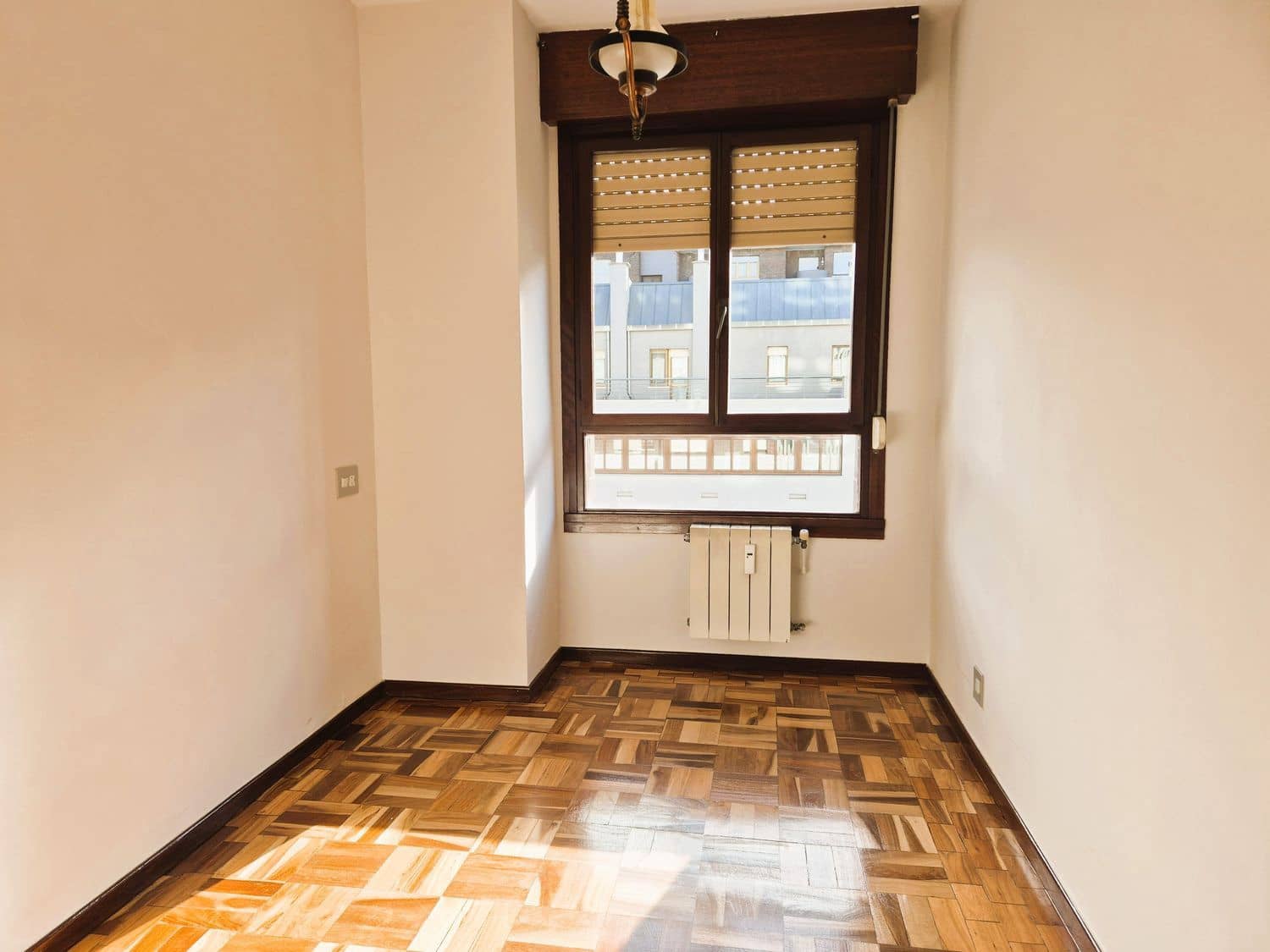 4 sypialnia Apartament do wynajęcia w Gijon z garażem - 1 200 € (Ref: 9614759)
