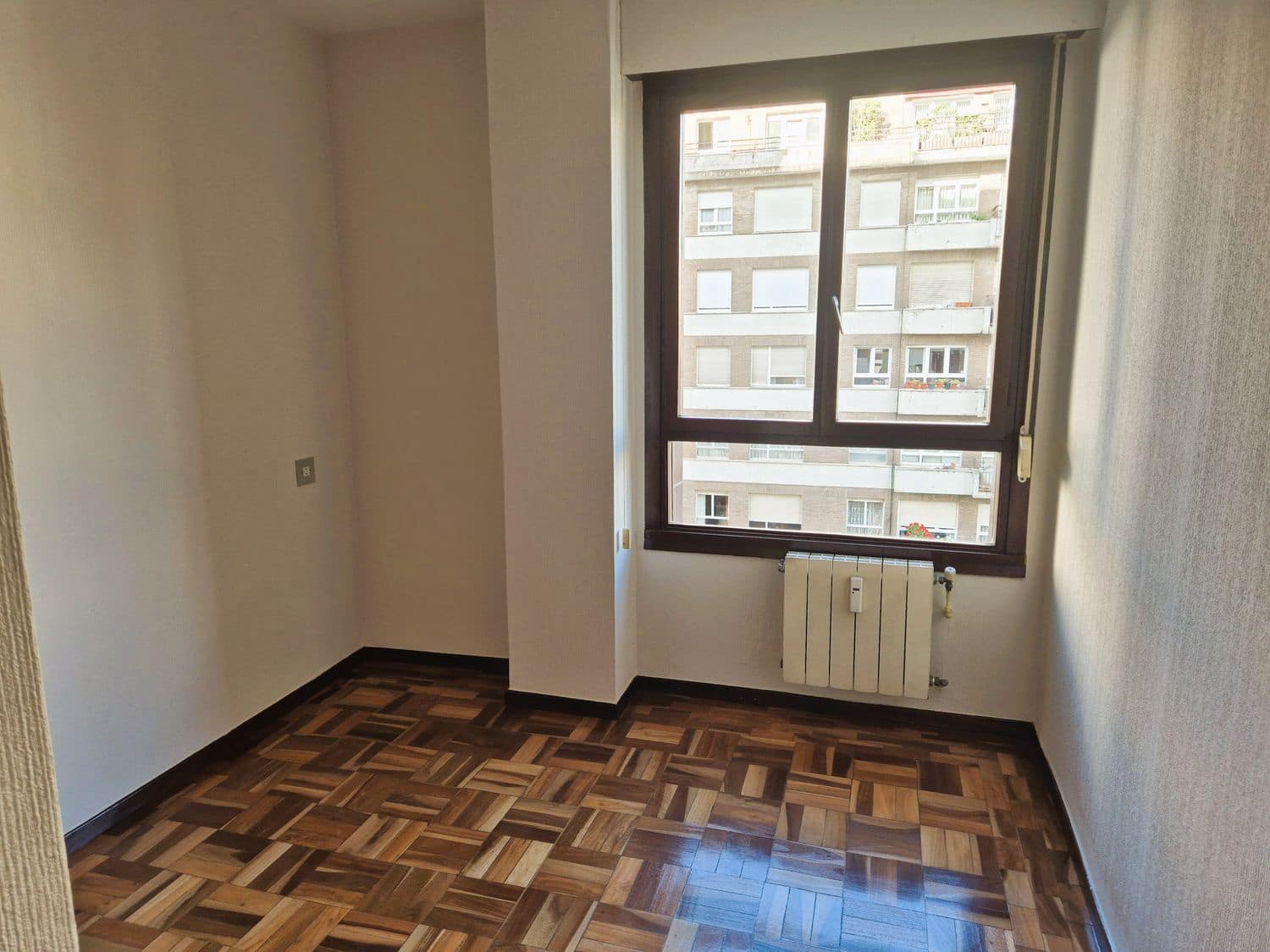 4 sypialnia Apartament do wynajęcia w Gijon z garażem - 1 200 € (Ref: 9614759)