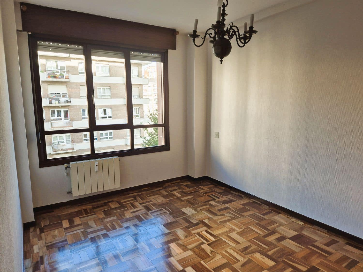 4 sypialnia Apartament do wynajęcia w Gijon z garażem - 1 200 € (Ref: 9614759)
