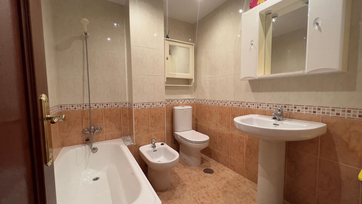 2 bedroom Apartment for rent in Gijon with garage - € 850 (Ref: 9618985)