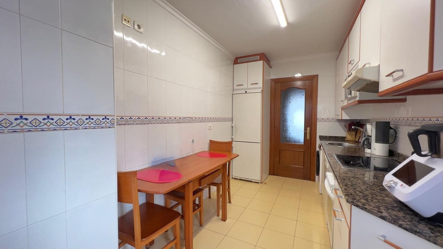 2 bedroom Apartment for rent in Gijon with garage - € 850 (Ref: 9618985)