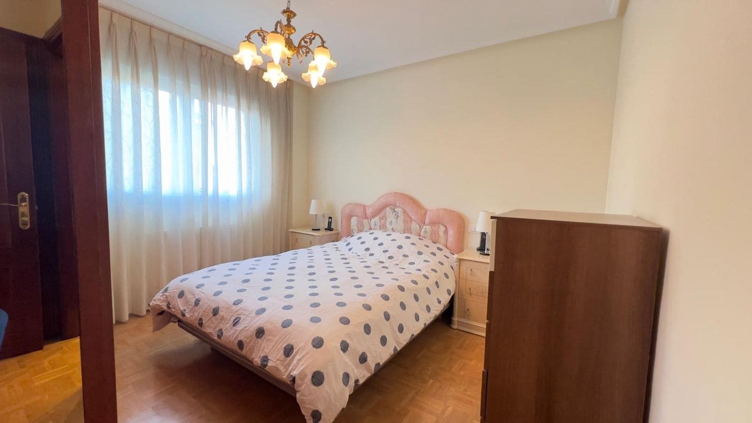 2 bedroom Apartment for rent in Gijon with garage - € 850 (Ref: 9618985)