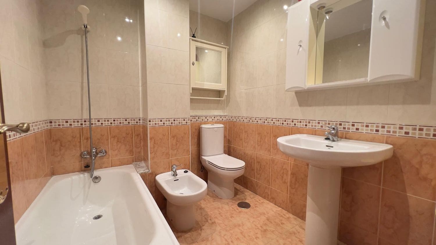 2 bedroom Apartment for rent in Gijon with garage - € 850 (Ref: 9618985)