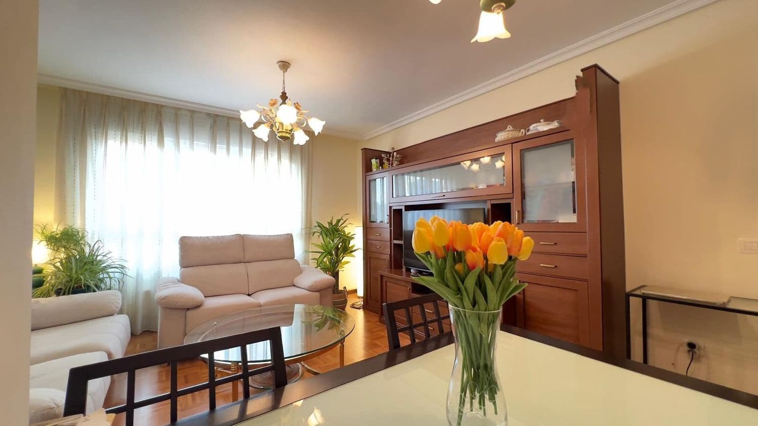 2 bedroom Apartment for rent in Gijon with garage - € 850 (Ref: 9618985)