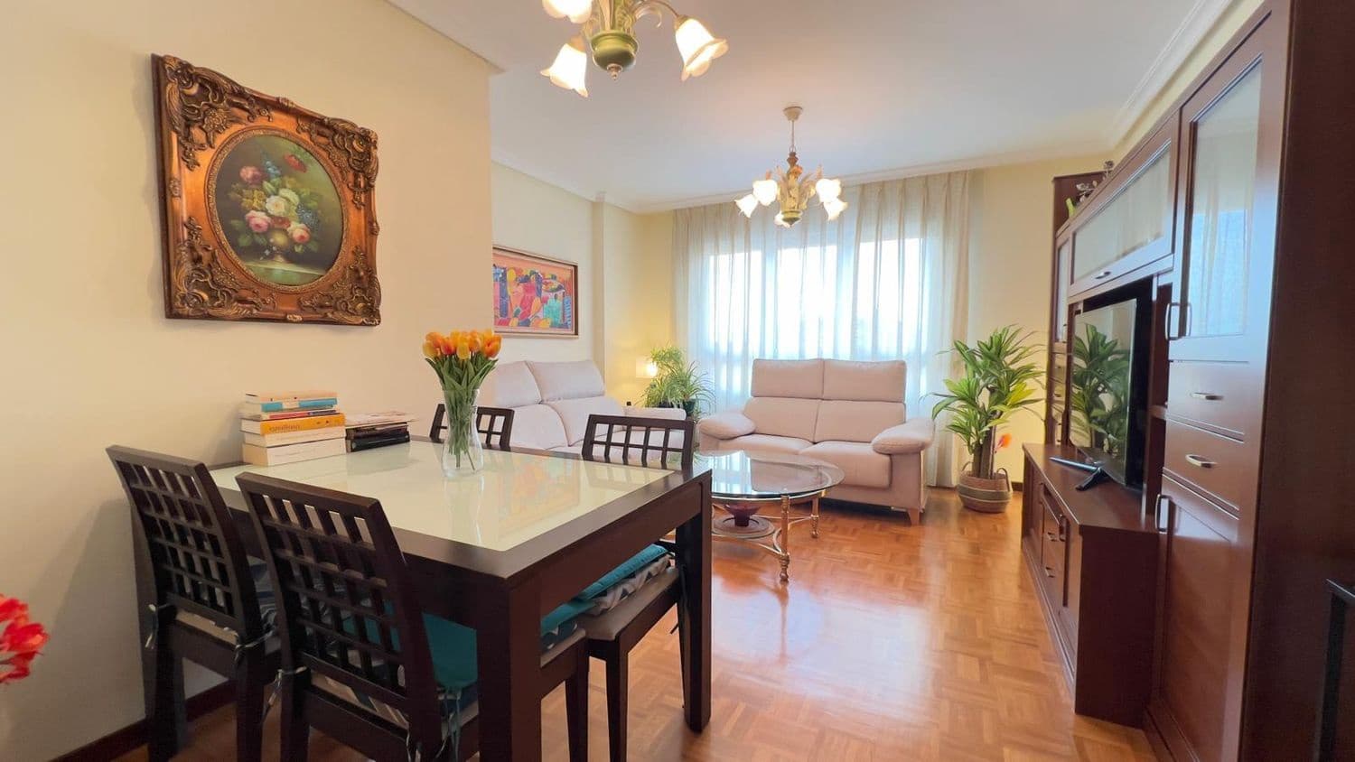 2 bedroom Apartment for rent in Gijon with garage - € 850 (Ref: 9618985)