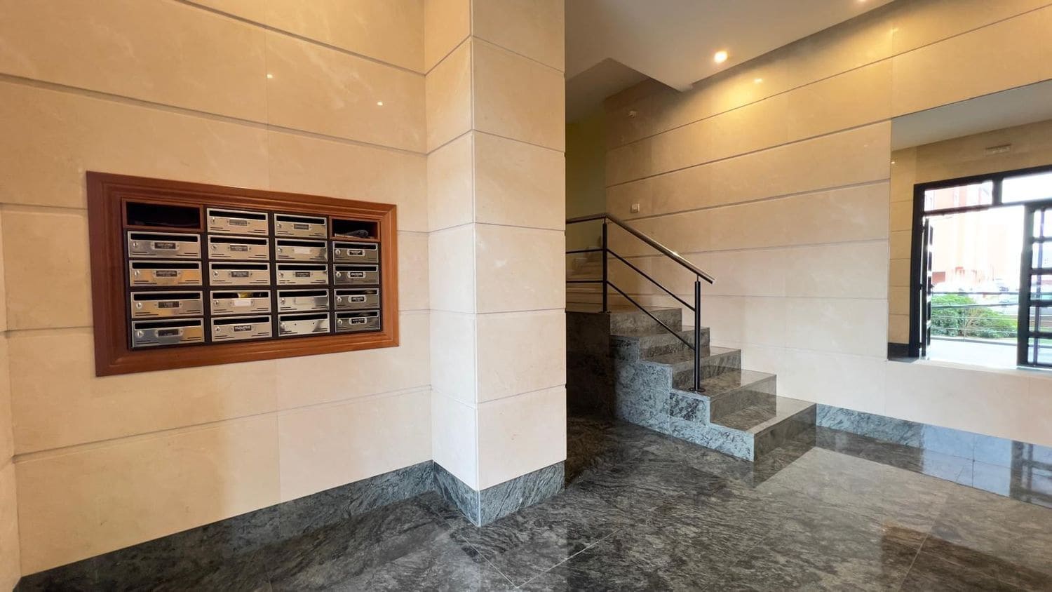 2 bedroom Apartment for rent in Gijon with garage - € 850 (Ref: 9618985)