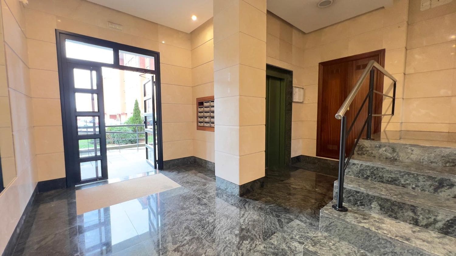 2 bedroom Apartment for rent in Gijon with garage - € 850 (Ref: 9618985)