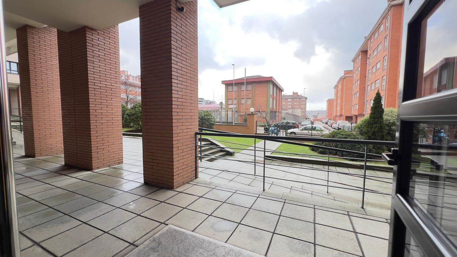 2 bedroom Apartment for rent in Gijon with garage - € 850 (Ref: 9618985)