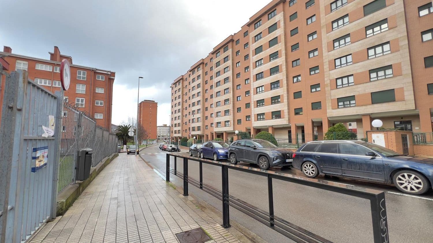 2 bedroom Apartment for rent in Gijon with garage - € 850 (Ref: 9618985)