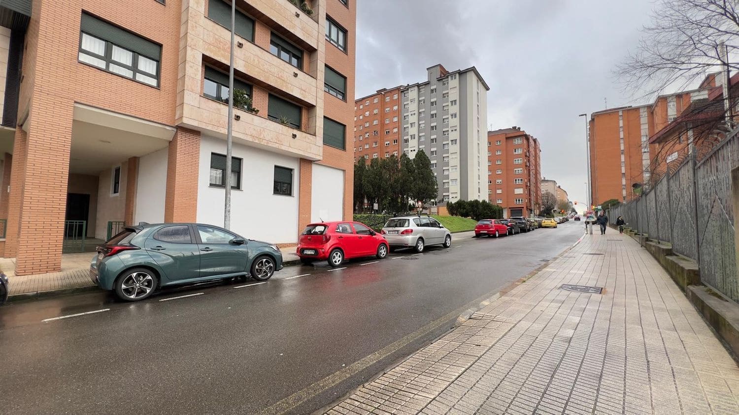 2 bedroom Apartment for rent in Gijon with garage - € 850 (Ref: 9618985)