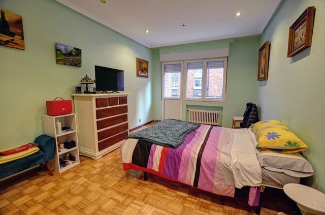 3 Zimmer Apartment zu verkaufen in Centro Urbano, Gijón mit Garage - 268.000 € (Ref: 9618987)