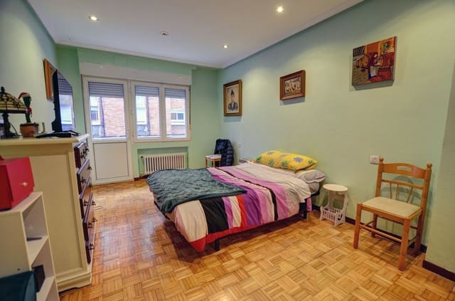 3 Zimmer Apartment zu verkaufen in Centro Urbano, Gijón mit Garage - 268.000 € (Ref: 9618987)