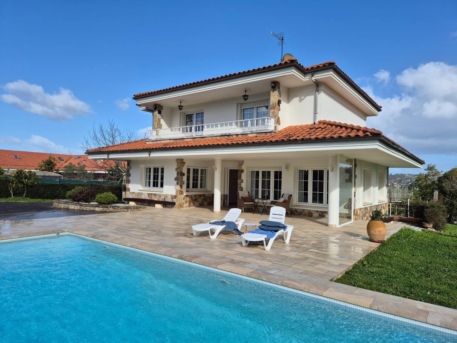 4 Zimmer Villa zu verkaufen in Gijon mit Pool Garage - 699.000 € (Ref: 9618988)