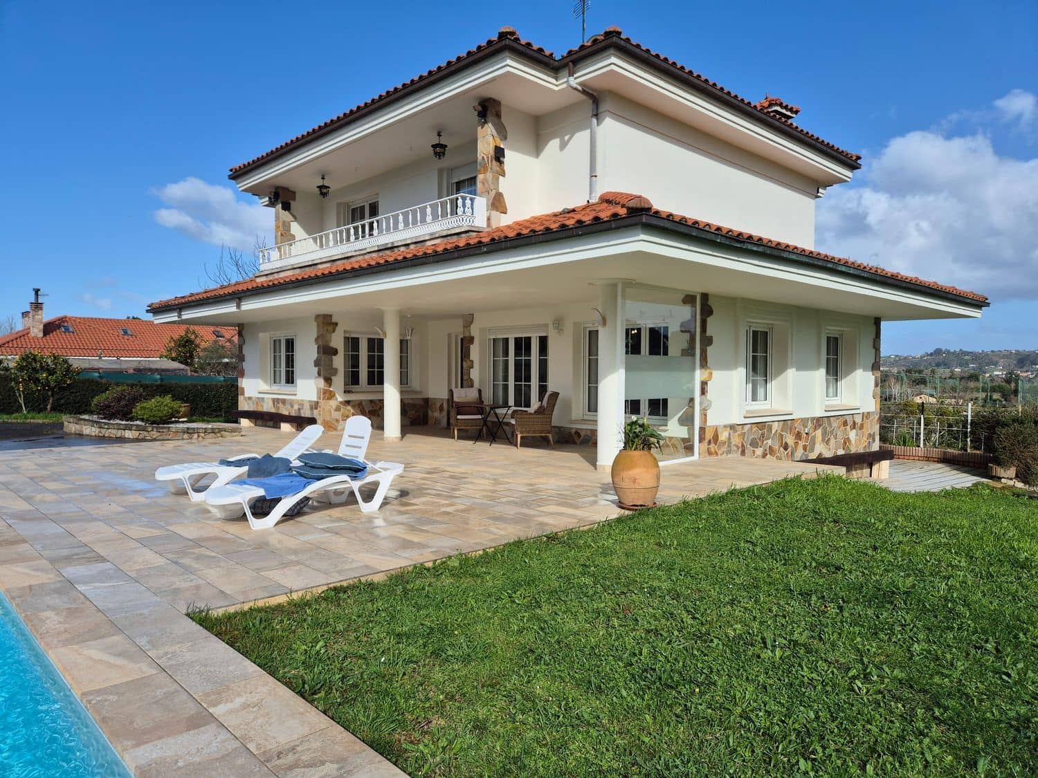 4 Zimmer Villa zu verkaufen in Gijon mit Pool Garage - 699.000 € (Ref: 9618988)