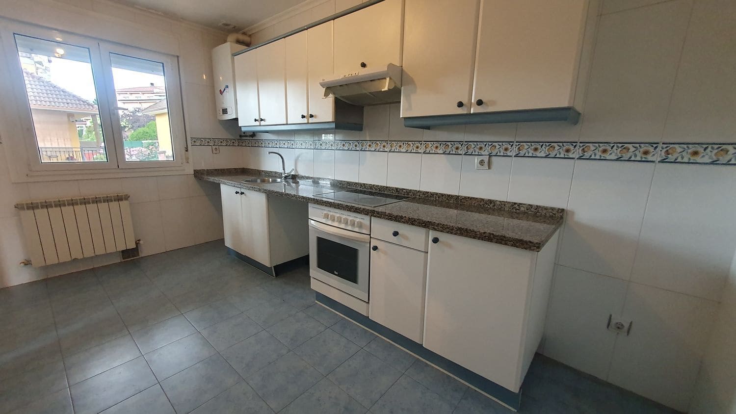 3 camera da letto Villa da affittare in Nava con garage - 900 € (Rif: 9618989)