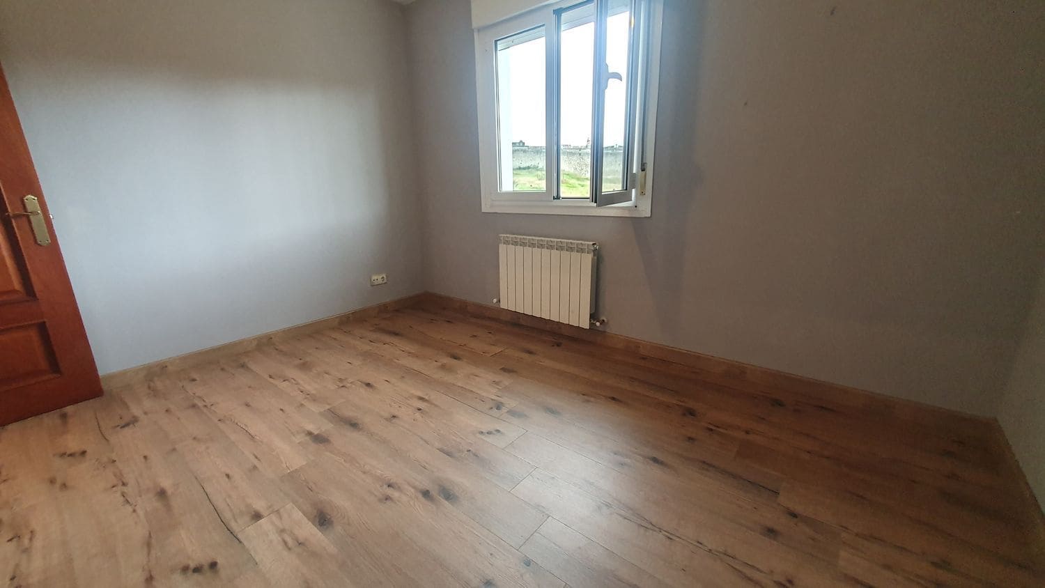 3 camera da letto Villa da affittare in Nava con garage - 900 € (Rif: 9618989)