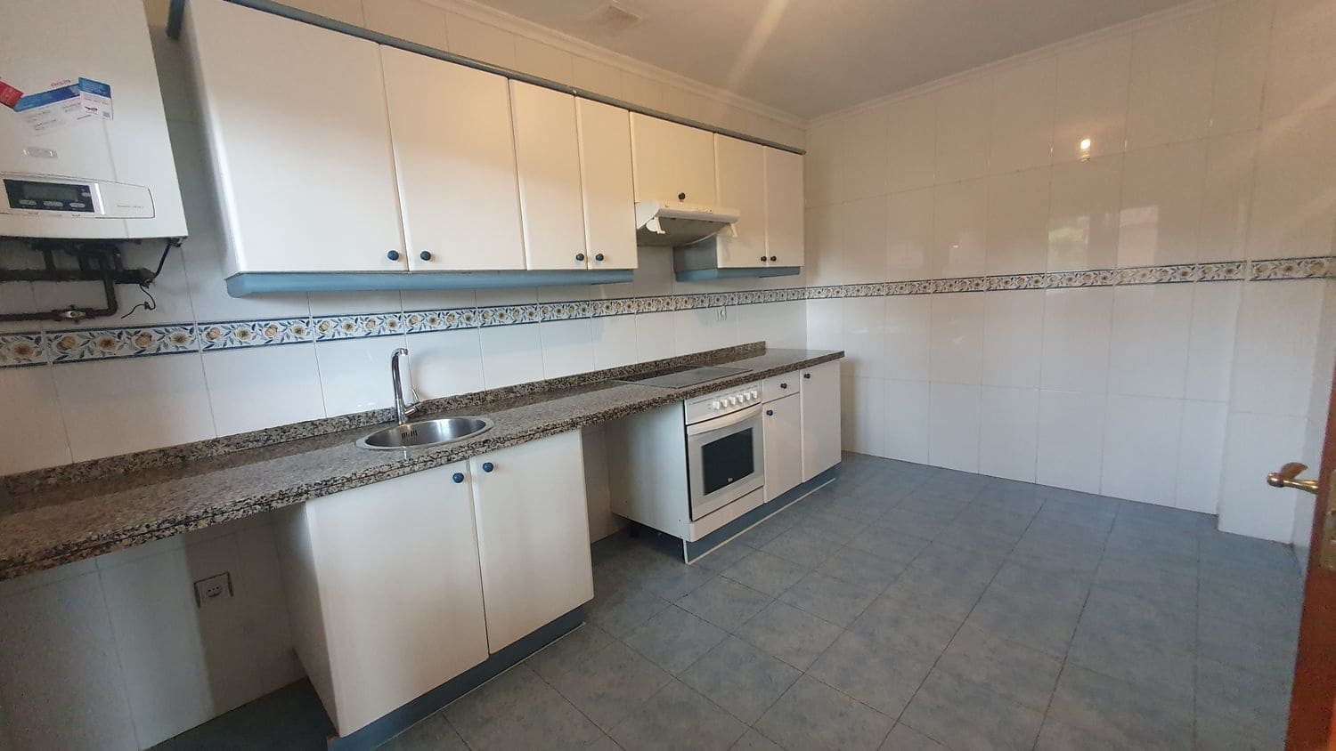 3 camera da letto Villa da affittare in Nava con garage - 900 € (Rif: 9618989)