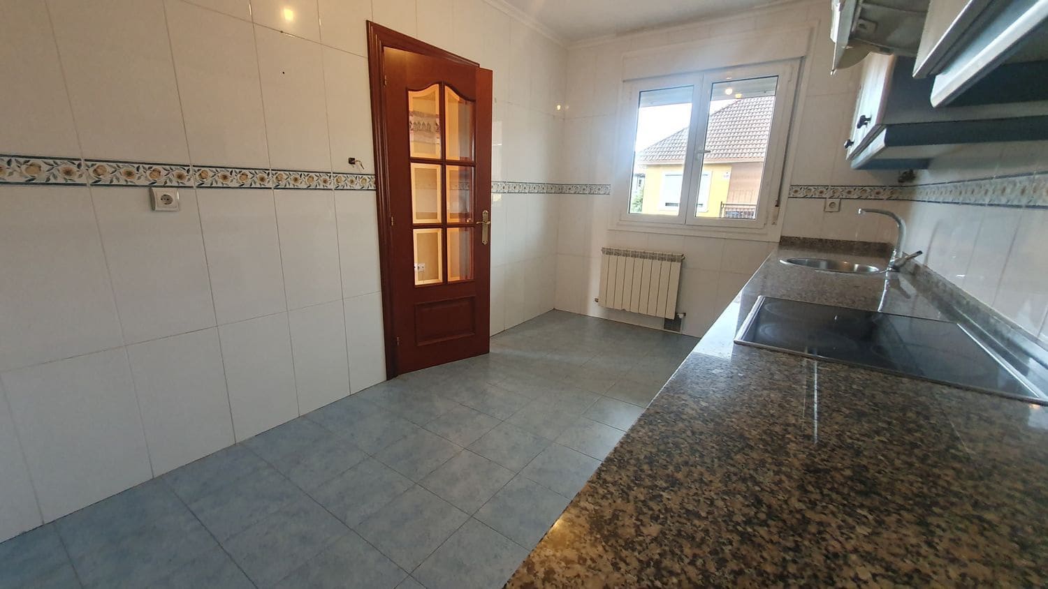 3 camera da letto Villa da affittare in Nava con garage - 900 € (Rif: 9618989)