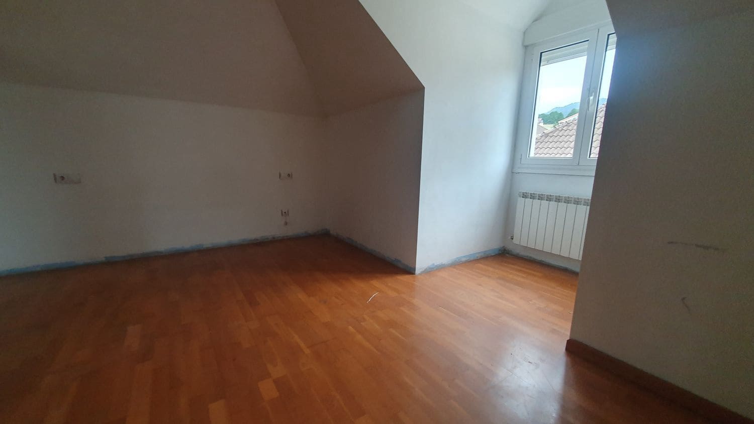 3 camera da letto Villa da affittare in Nava con garage - 900 € (Rif: 9618989)