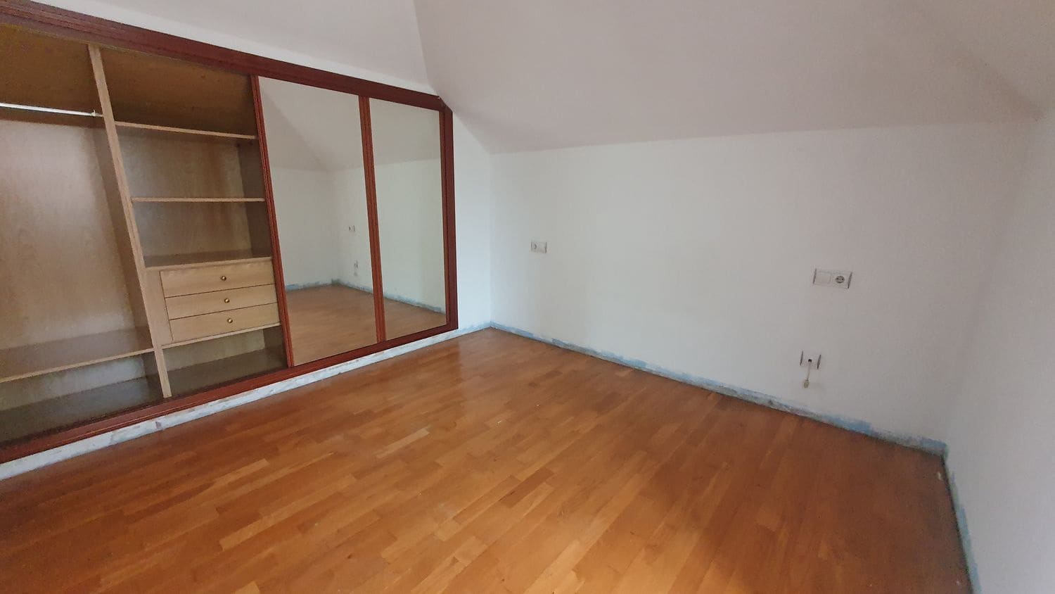 3 camera da letto Villa da affittare in Nava con garage - 900 € (Rif: 9618989)