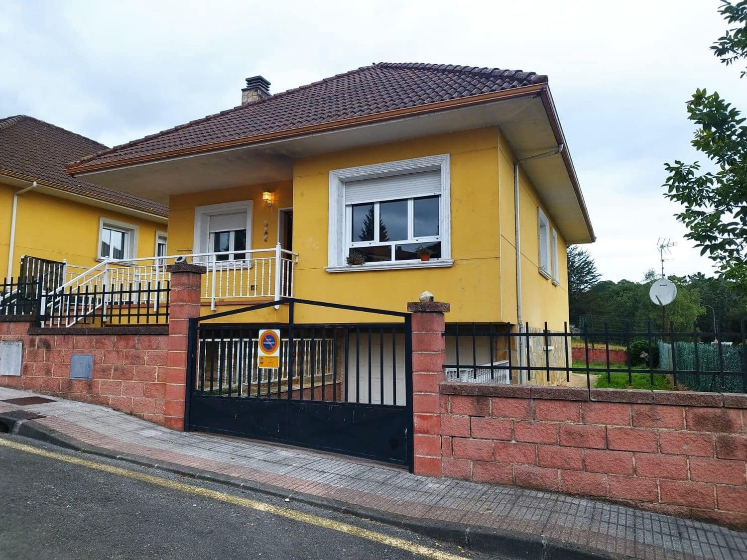 3 camera da letto Villa da affittare in Nava con garage - 900 € (Rif: 9618989)