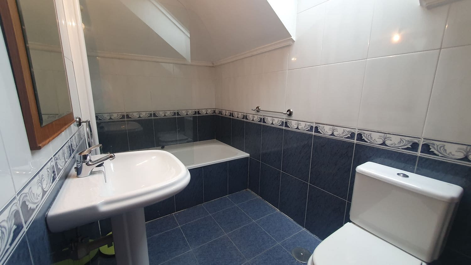 3 camera da letto Villa da affittare in Nava con garage - 900 € (Rif: 9618989)