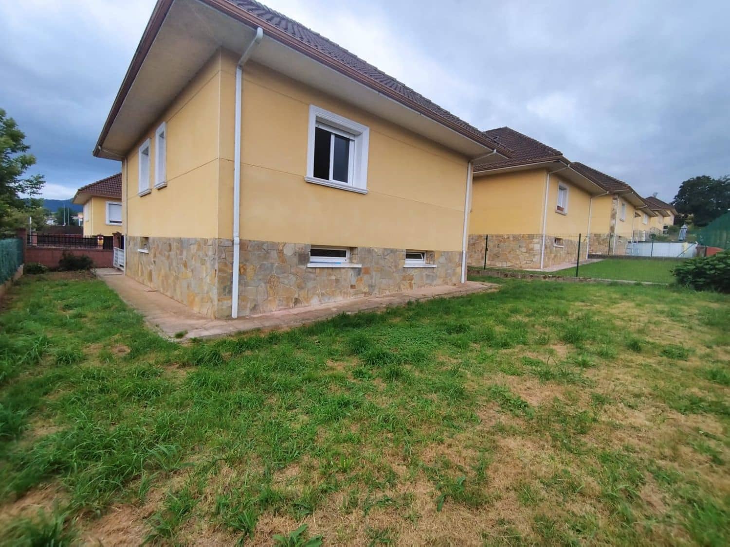 3 camera da letto Villa da affittare in Nava con garage - 900 € (Rif: 9618989)