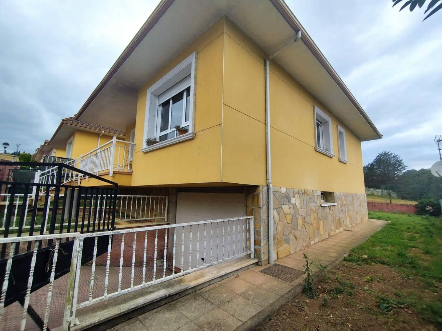 3 camera da letto Villa da affittare in Nava con garage - 900 € (Rif: 9618989)