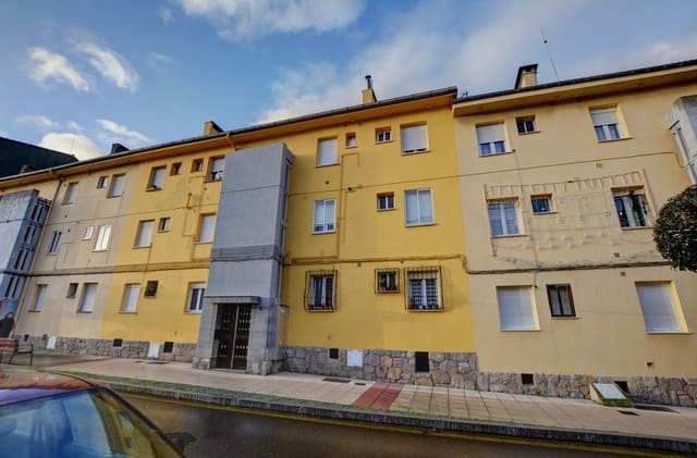 Apartamento de 3 habitaciones en Avilés en venta con garaje - 83.000 € (Ref: 9624265)