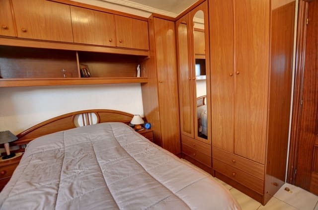 Apartamento de 3 habitaciones en Avilés en venta con garaje - 83.000 € (Ref: 9624265)